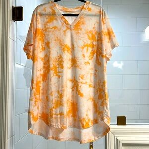 NWOT Woman’s Tie Dye V Neck Tee
